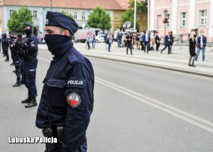 Policjanci zabezpieczają wizytę Prezydenta Rzeczpospolitej Polskiej