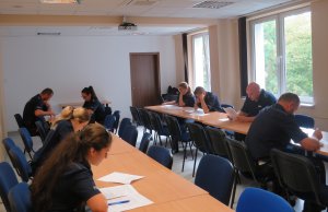 Uczestnicy rozwiązujący test będący I etapem Konkursu dla Policjantów - Oskarżycieli Publicznych w Komendzie Miejskiej Policji w Gorzowie Wlkp. w dniu 16 września 2019 roku.